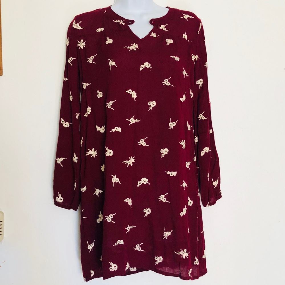 Cute long sleeve dress *small hole